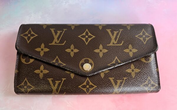 Sarah Wallet Monogram