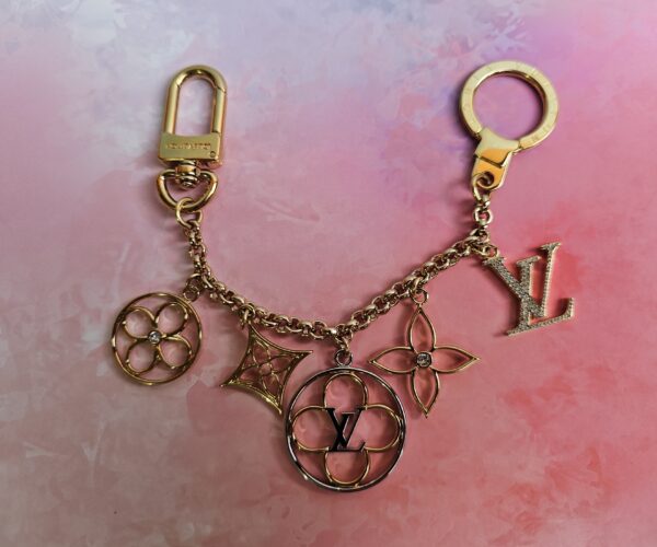 Sac Chene Flower Charm - Image 3