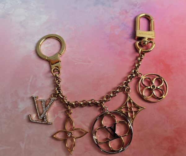 Sac Chene Flower Charm - Image 4