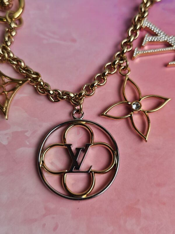 Sac Chene Flower Charm - Image 8
