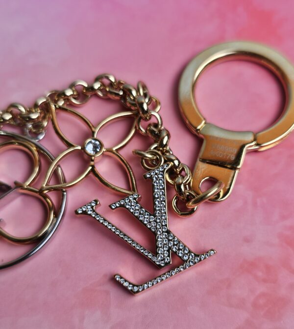 Sac Chene Flower Charm - Image 11