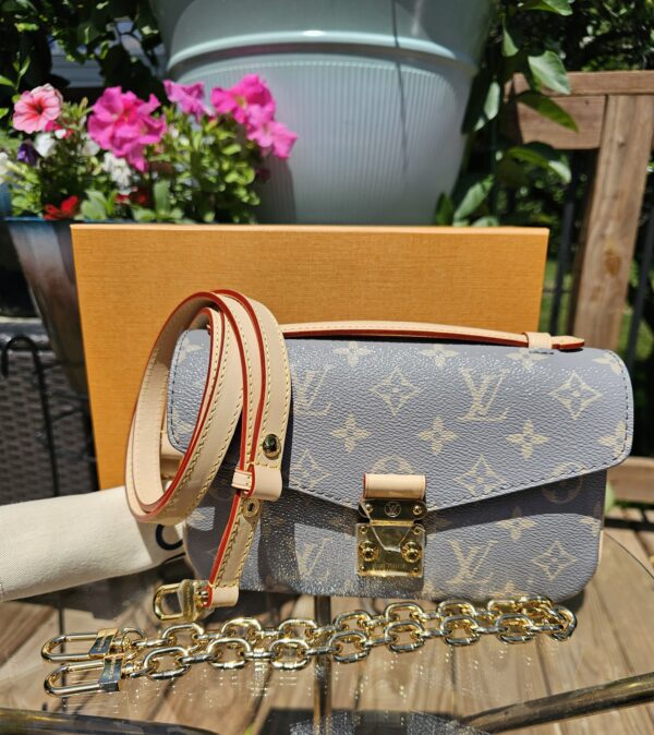 Pochette Metis East West