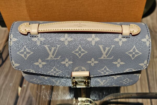 Pochette Metis East West - Image 7