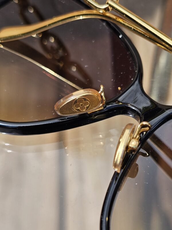 Two Classique Square Sunglasses - Image 10