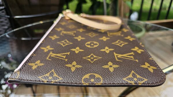 Neverfull Pouch MM Monogram Rose ballerine interior - Image 4
