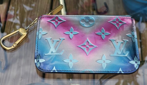 Metallic vernis degrade key pouch