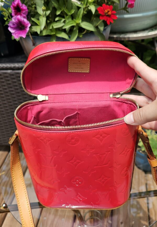 Sullivan Vertical Crossbody - Image 10