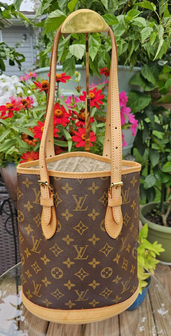 Bucket GM Monogram