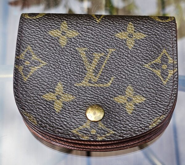 Gusseted coin pouch