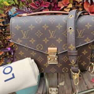 Pochette Metis Monogram