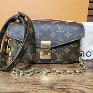 Pochette Metis East West