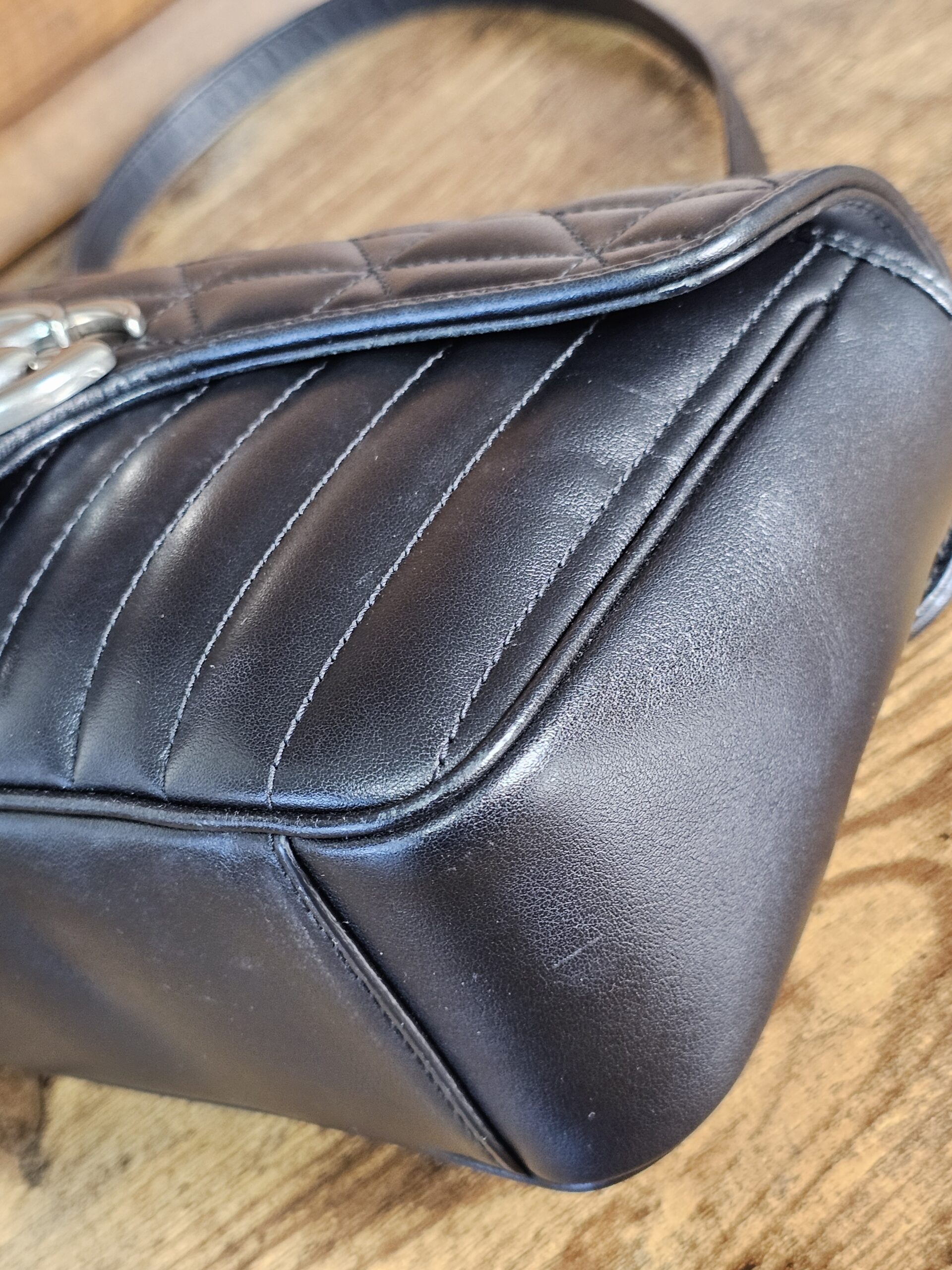 Aria Small Calfskin Black . - Image 9