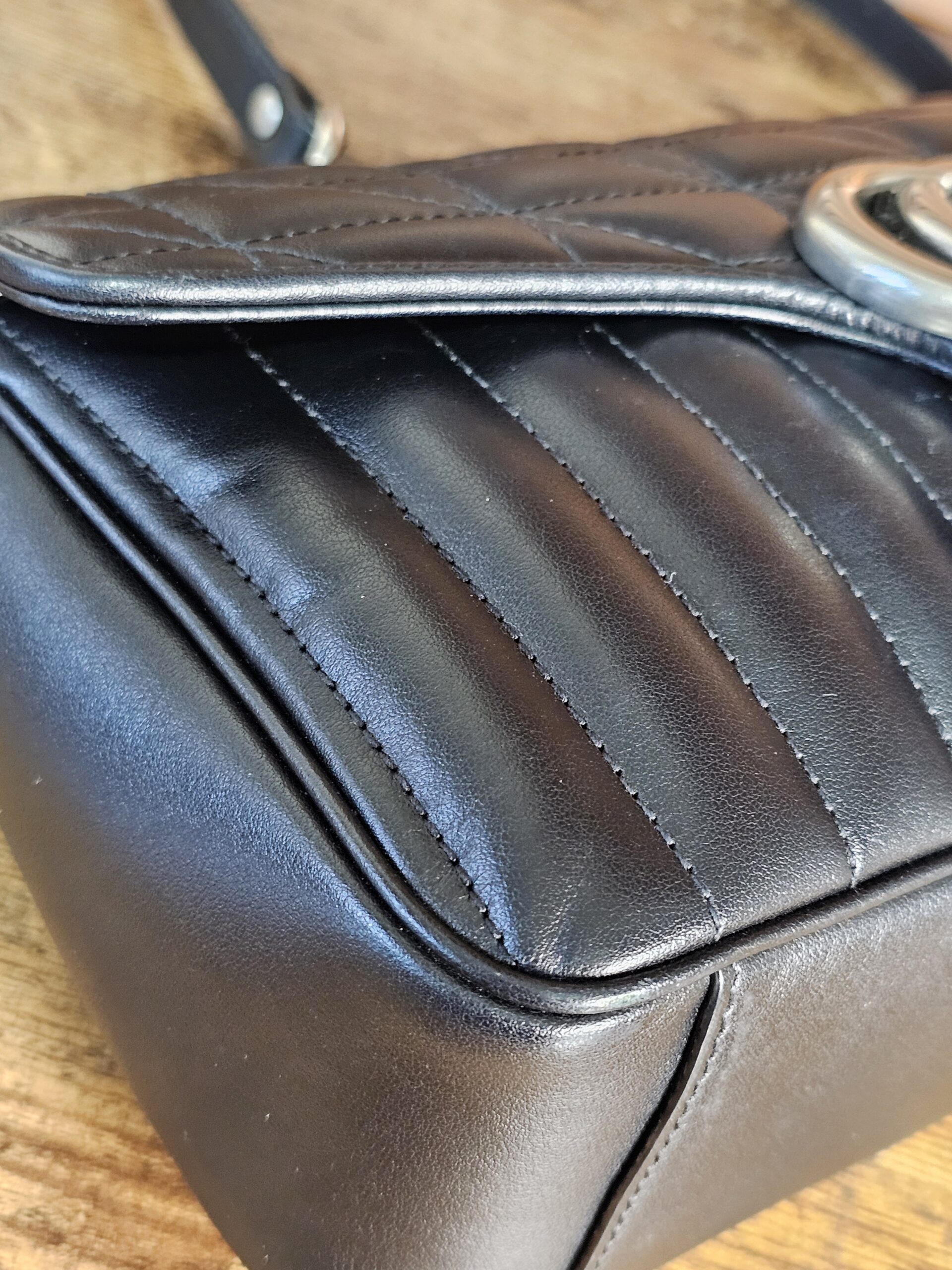 Aria Small Calfskin Black . - Image 10