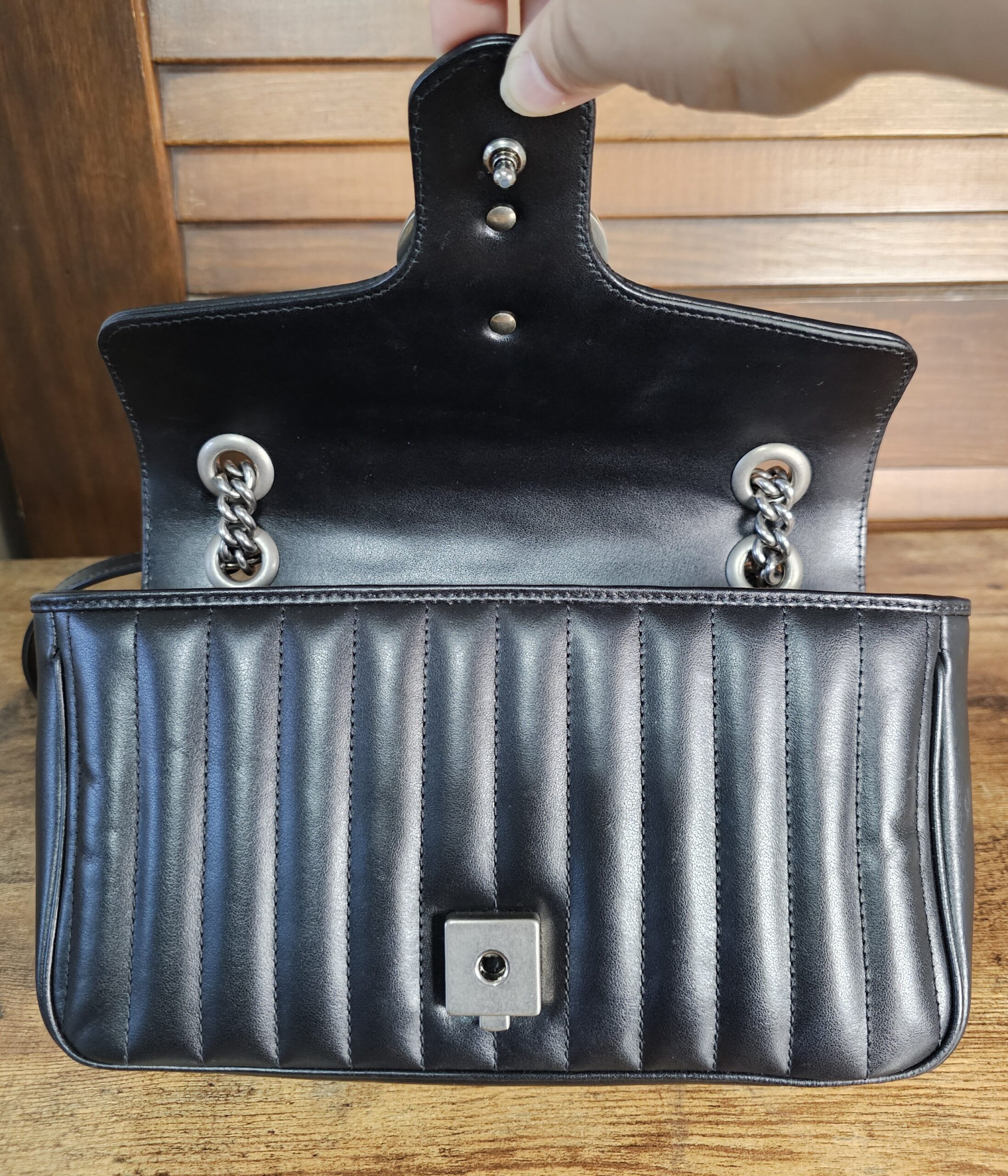 Aria Small Calfskin Black . - Image 19