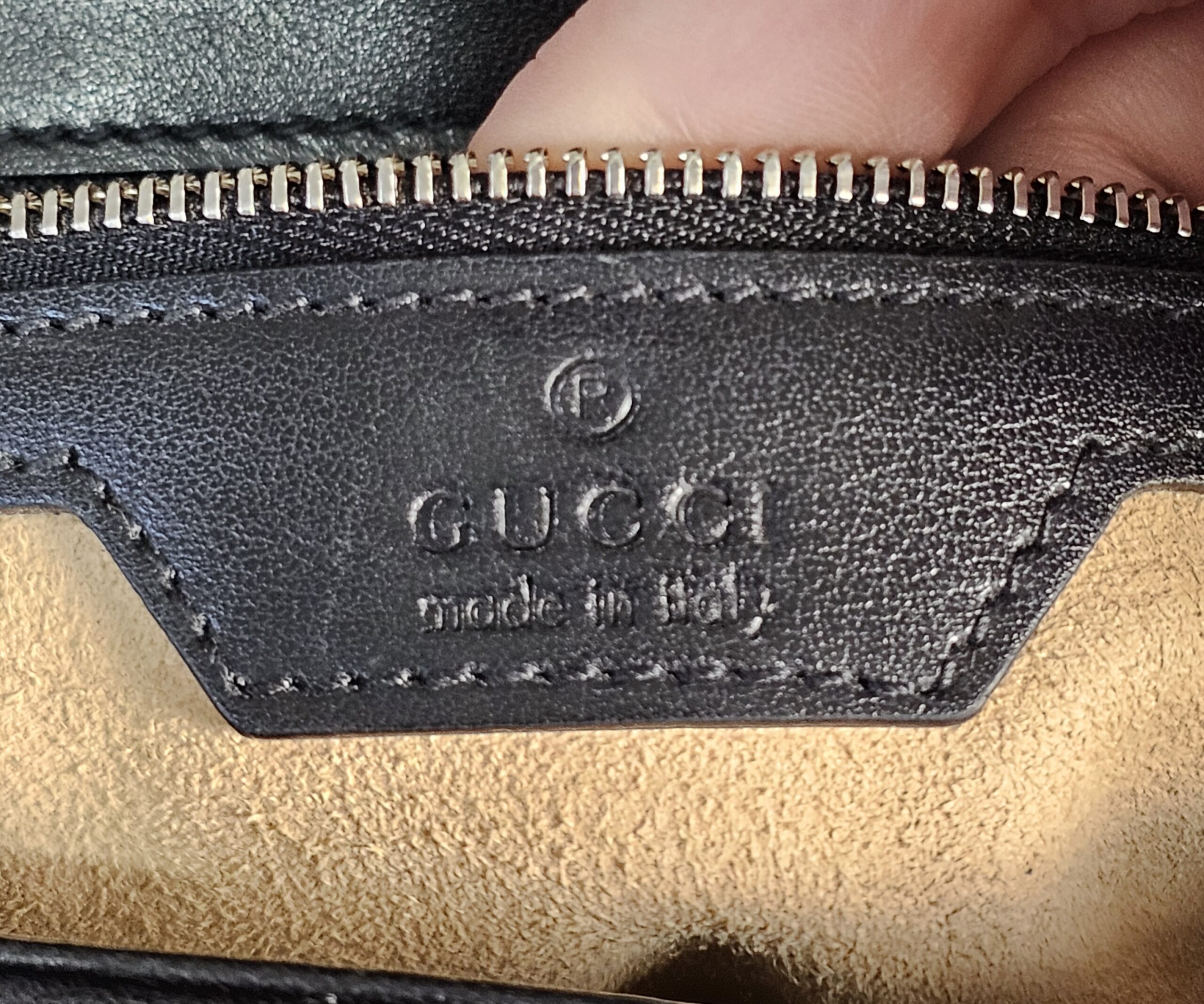 Aria Small Calfskin Black . - Image 22