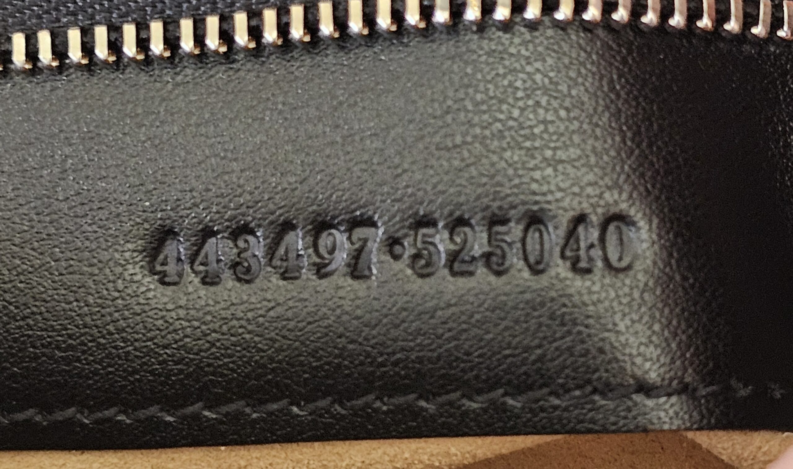 Aria Small Calfskin Black . - Image 23