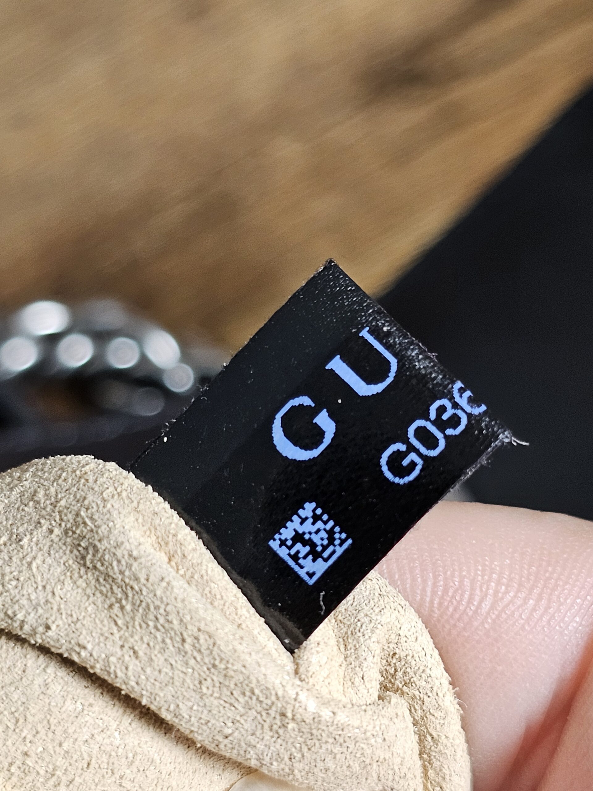 Aria Small Calfskin Black . - Image 24