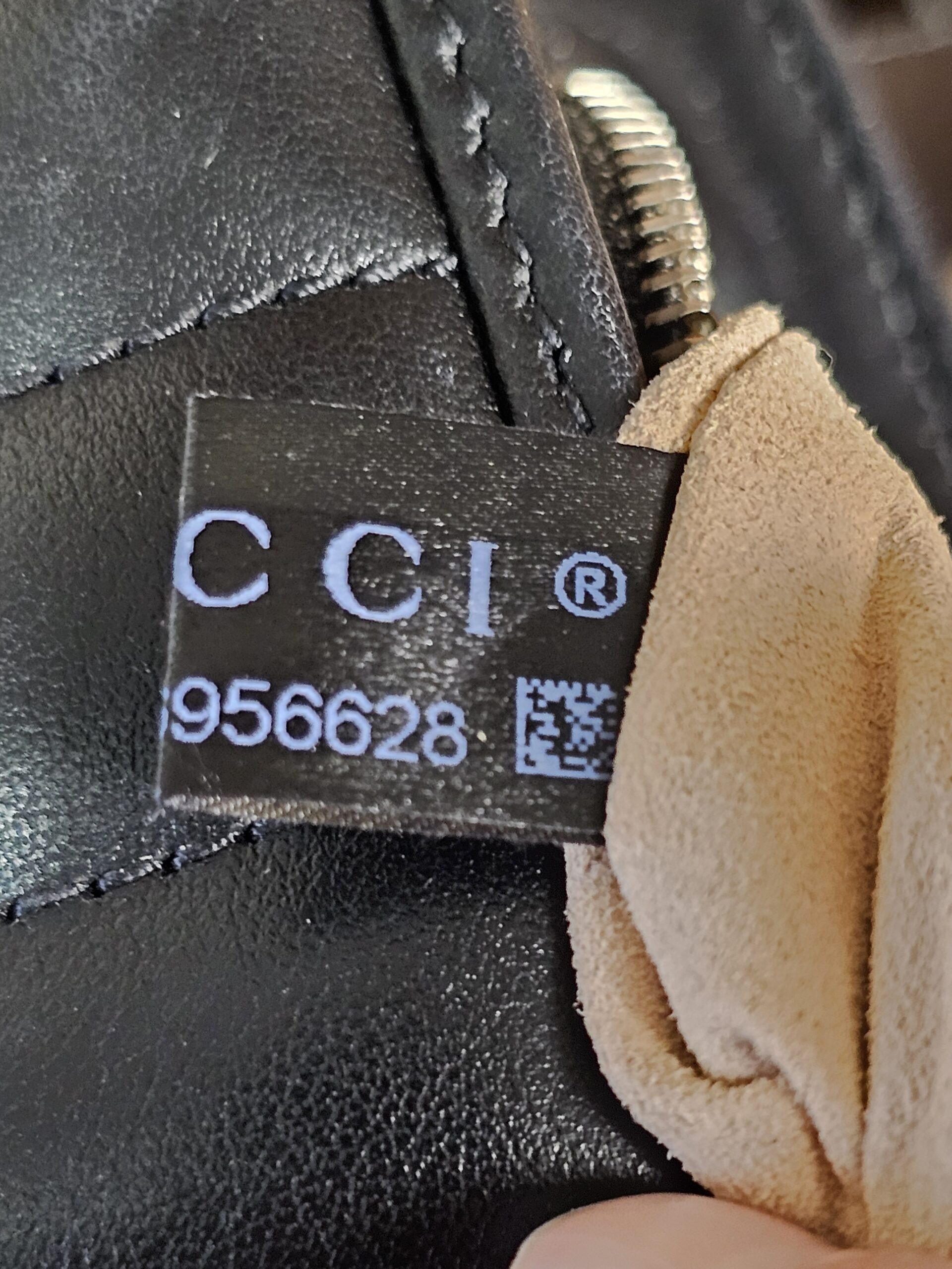 Aria Small Calfskin Black . - Image 25