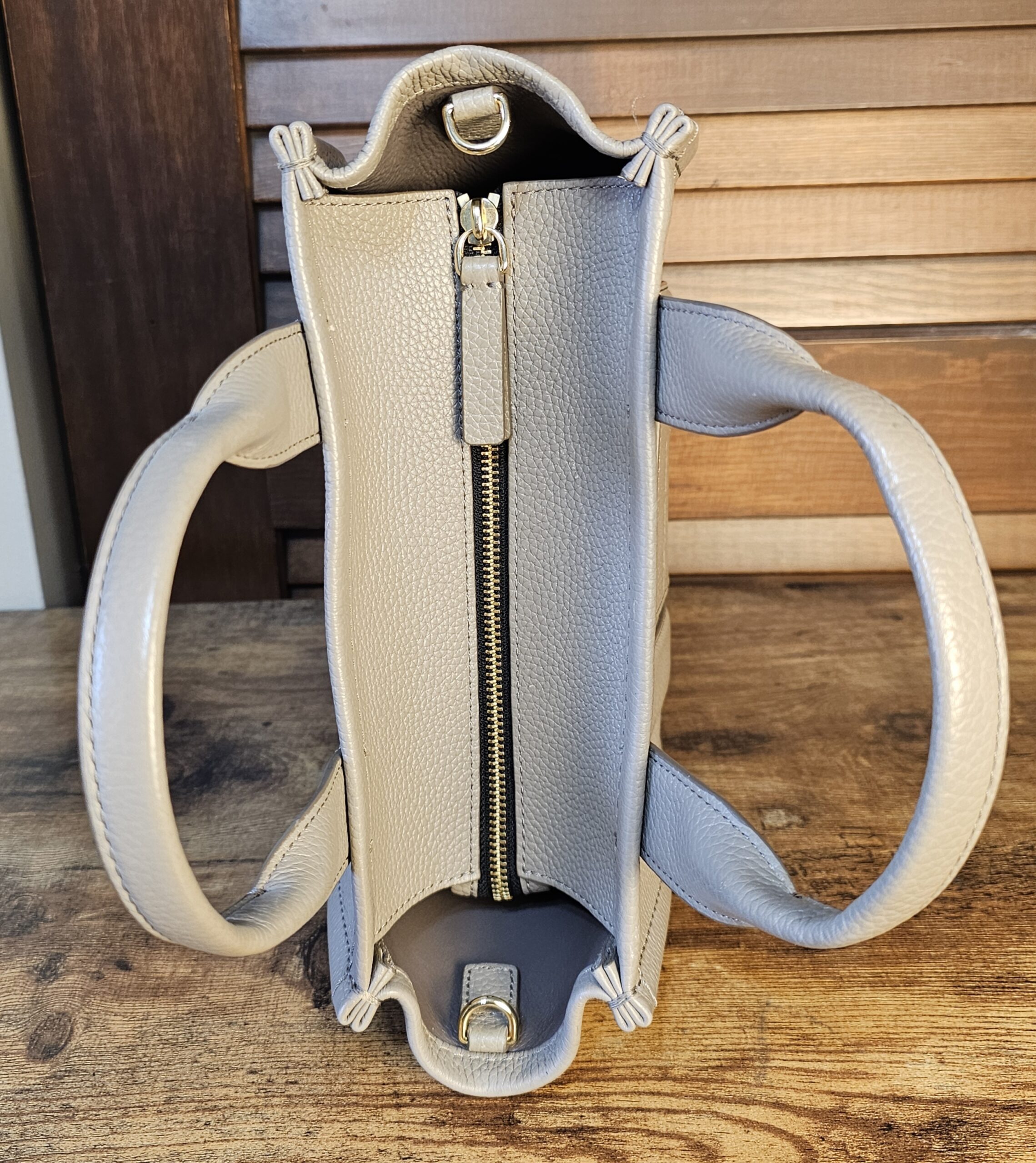 Small tote in Cement - Image 6