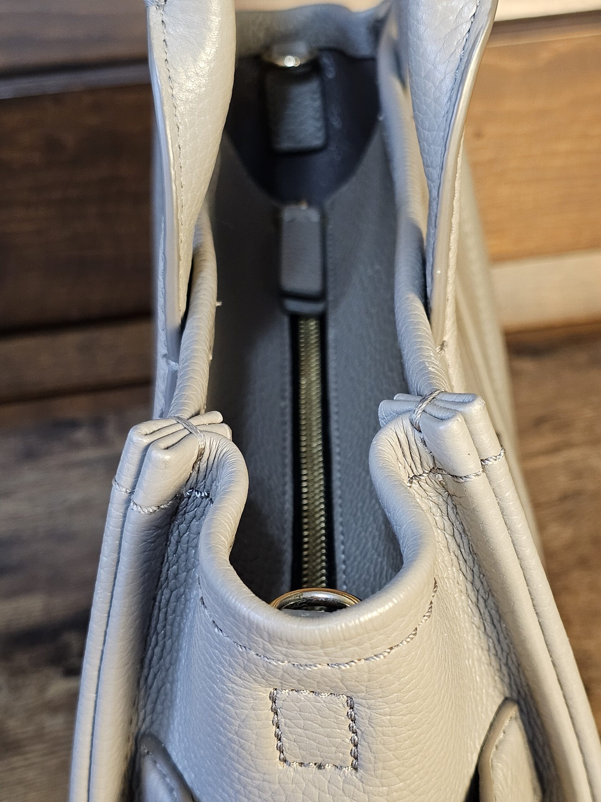 Small tote in Cement - Image 12