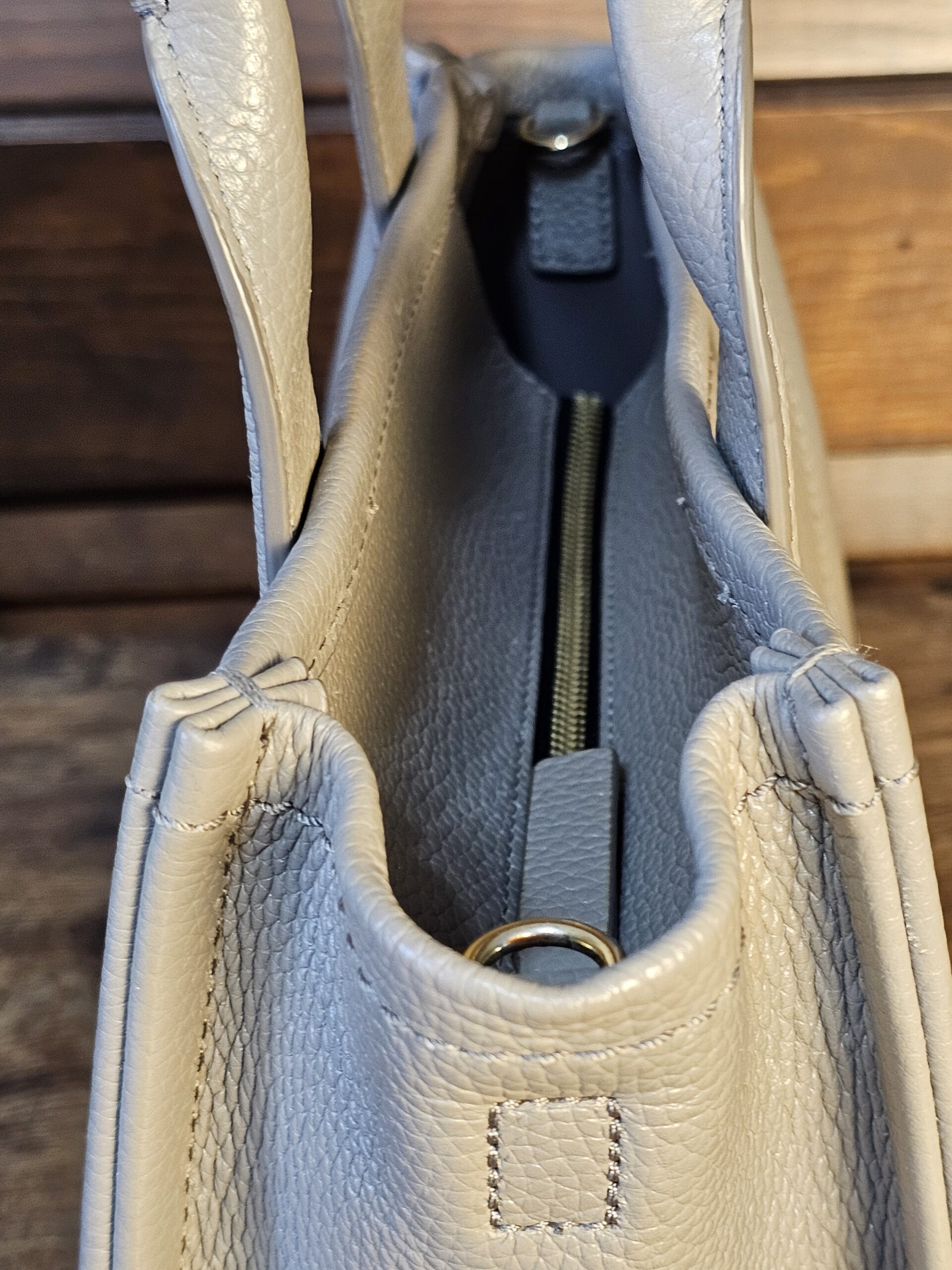 Small tote in Cement - Image 13