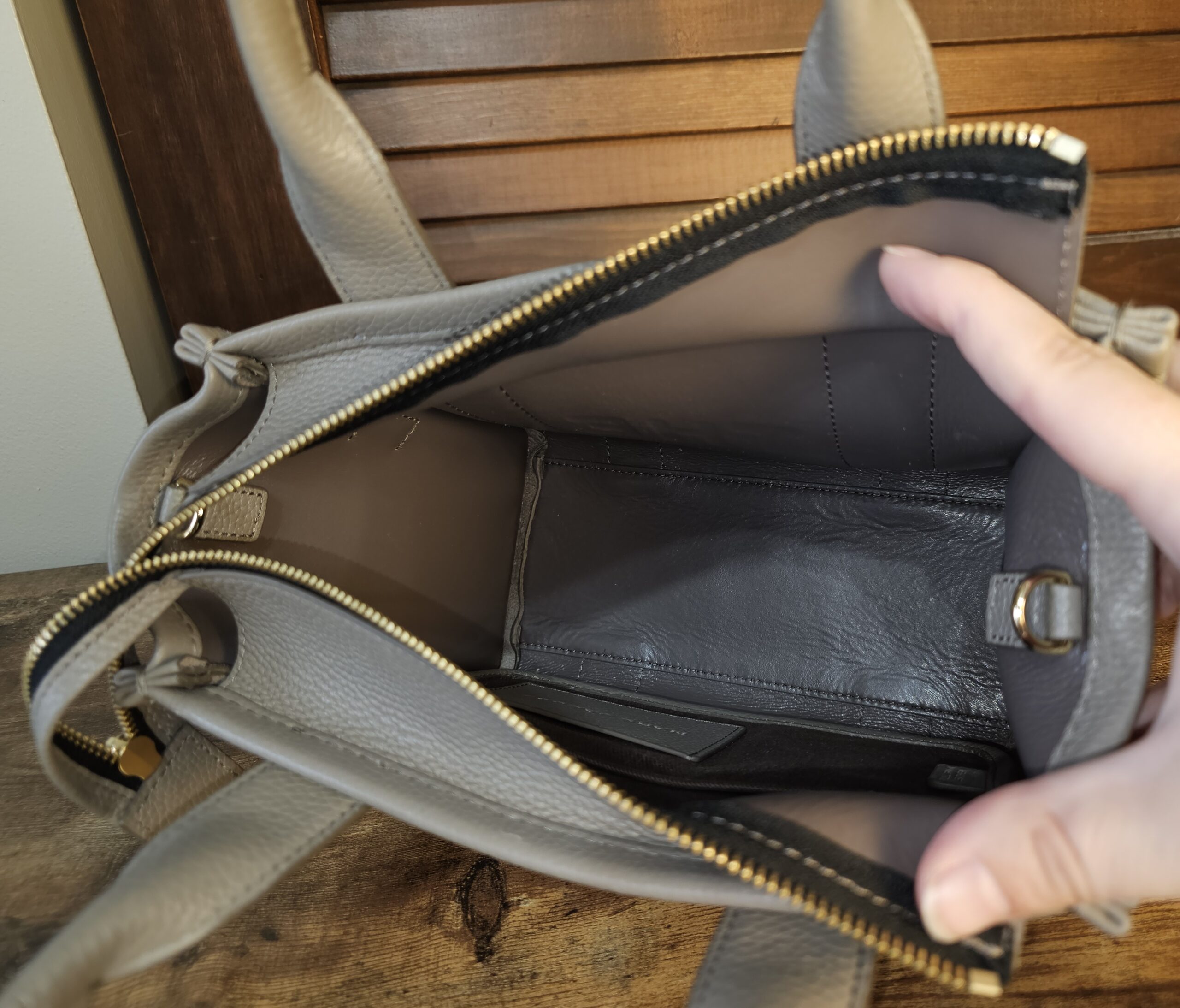 Small tote in Cement - Image 17