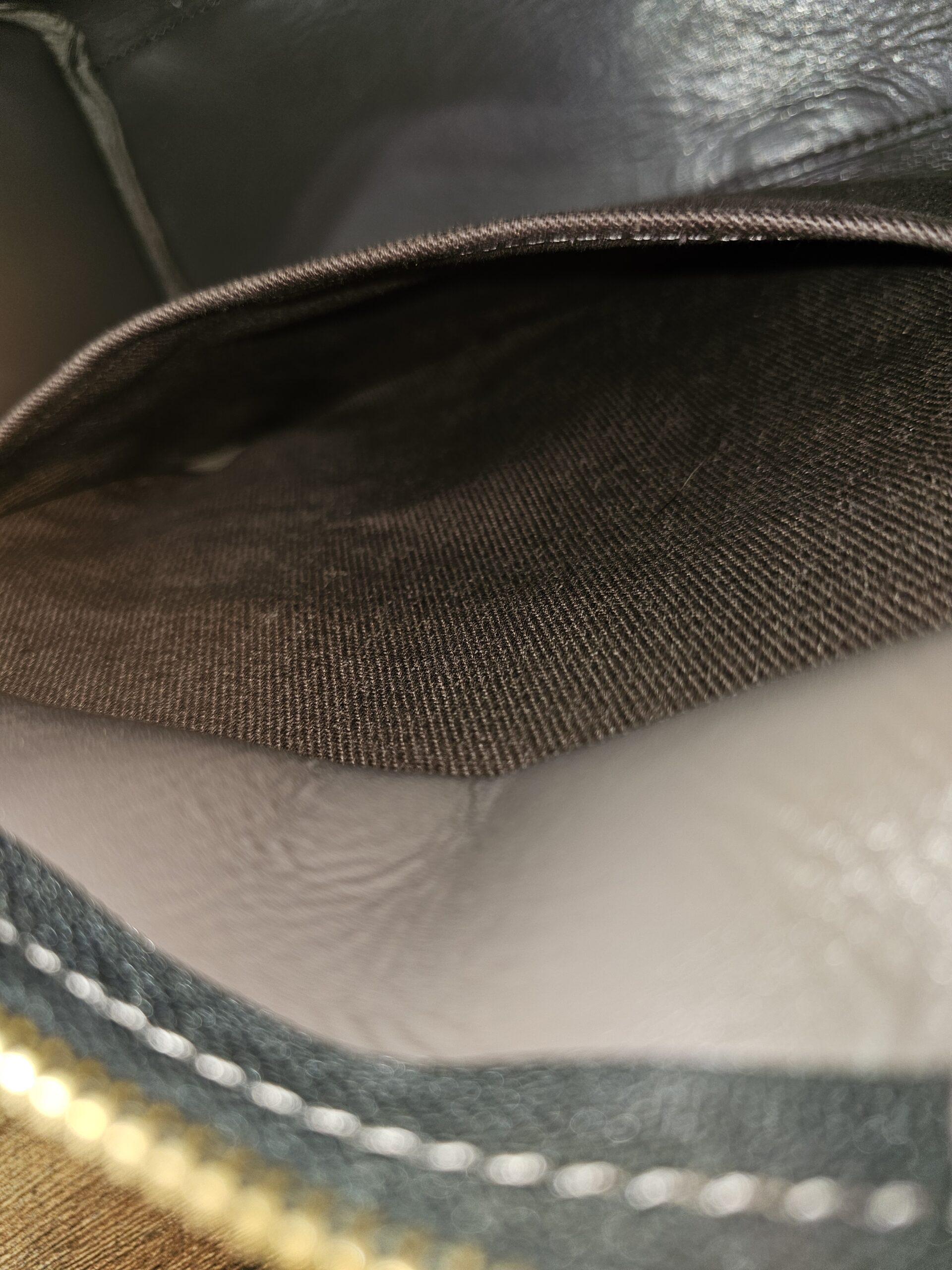 Small tote in Cement - Image 19