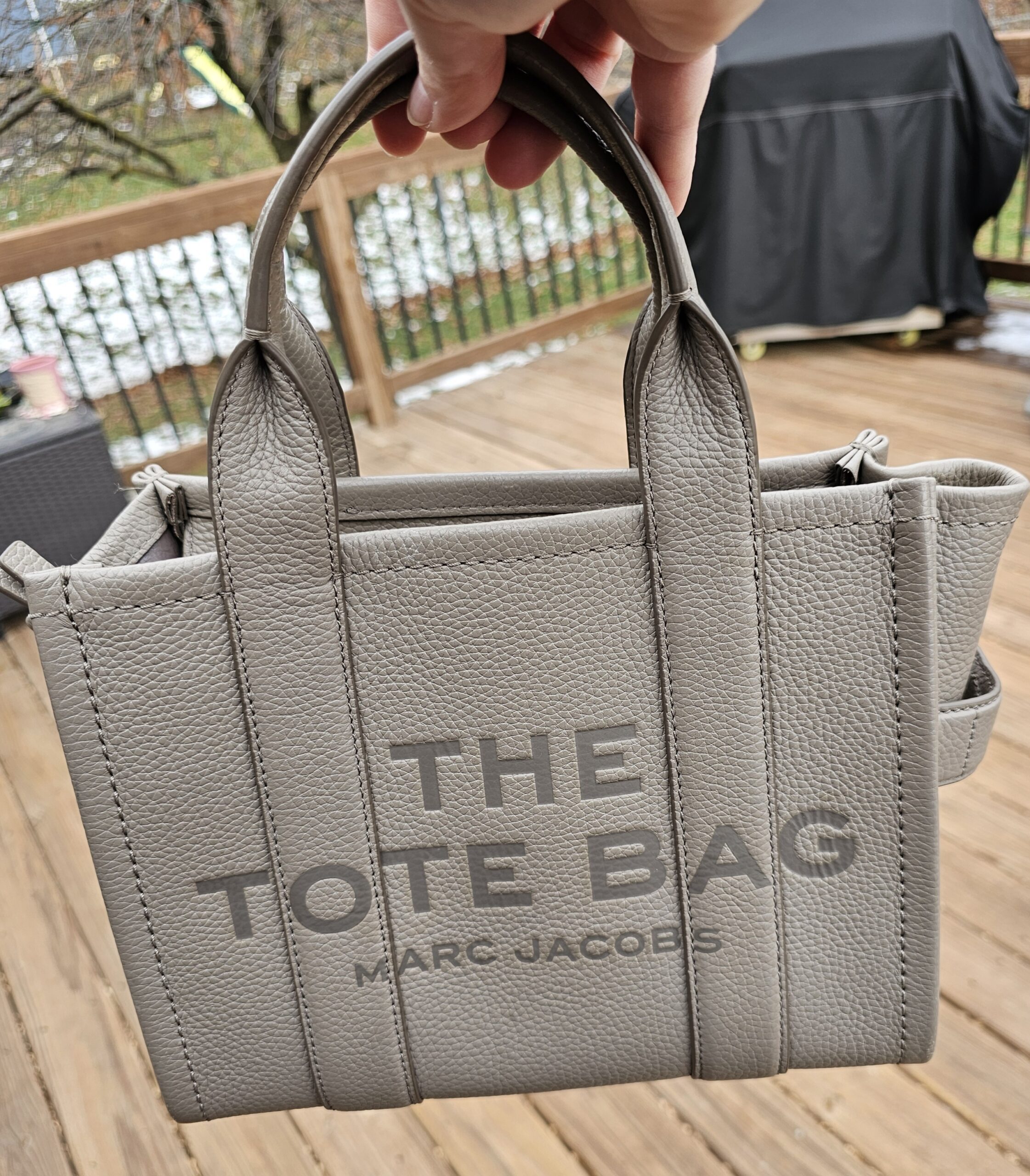 Small tote in Cement - Image 22