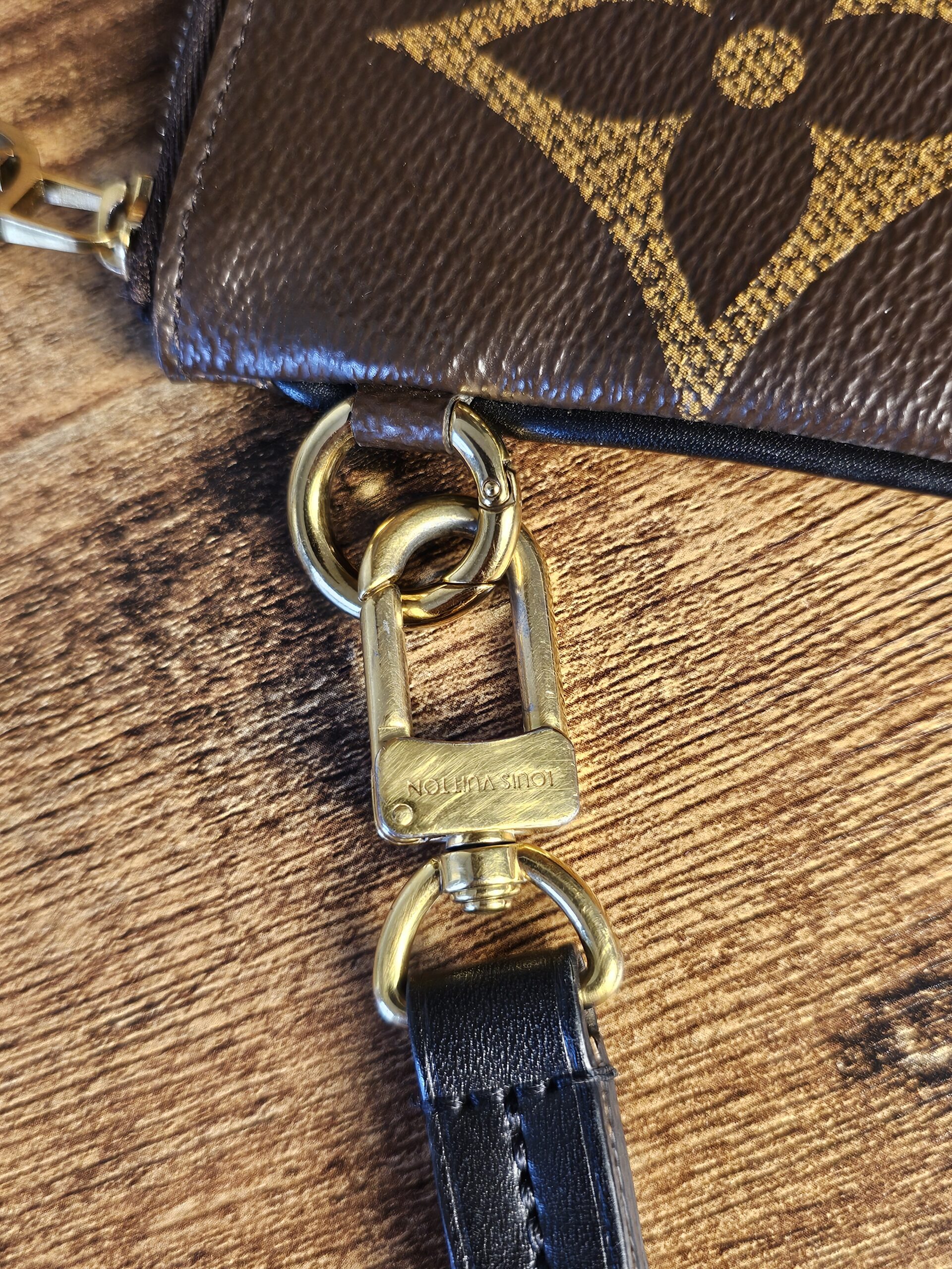 Trio Pouch Wrislet - Image 9