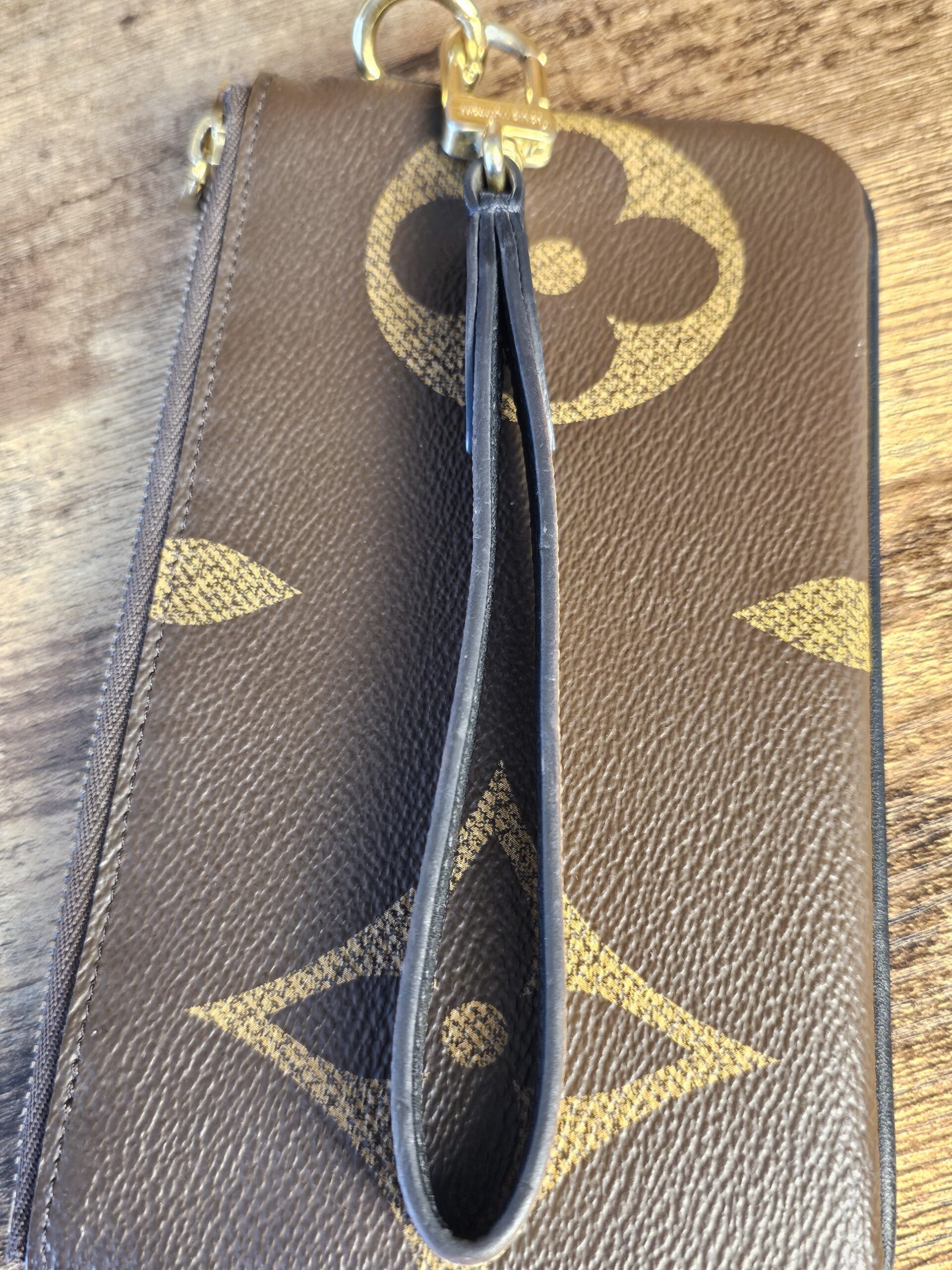 Trio Pouch Wrislet - Image 11