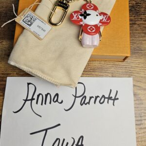 Alternative view of Vivienne Charm