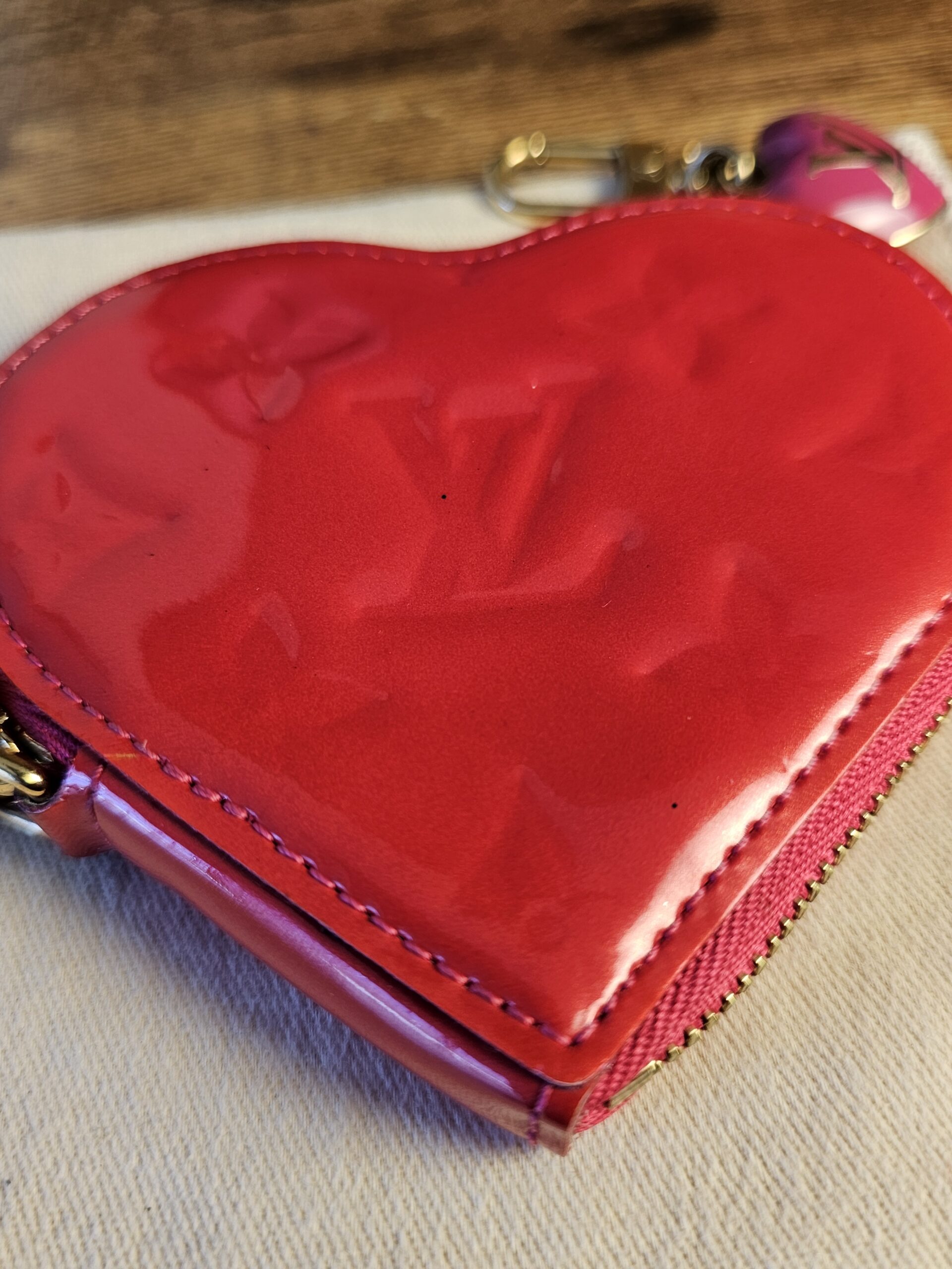 Vernis Heart Coin Purse - Image 4