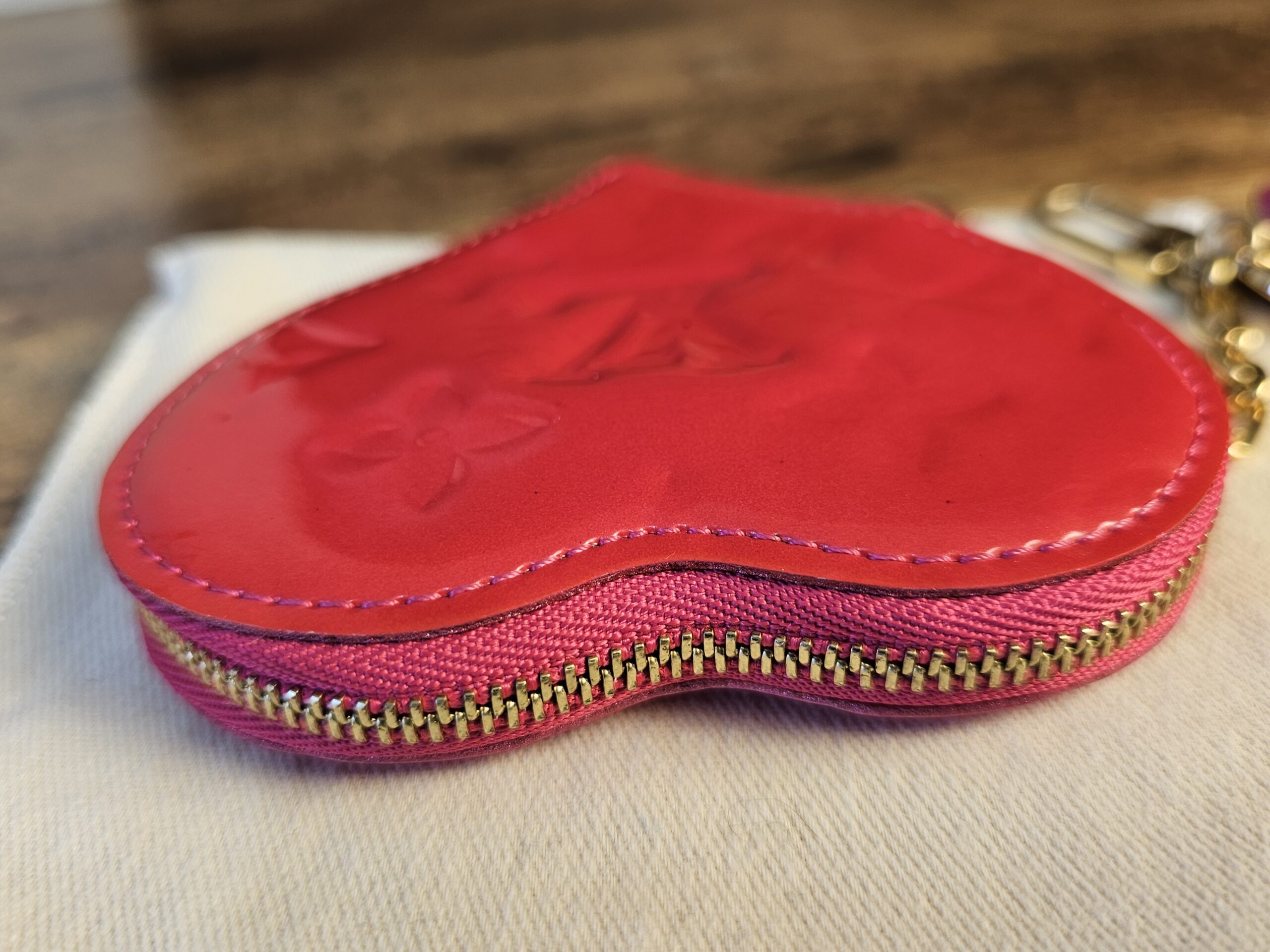 Vernis Heart Coin Purse - Image 7