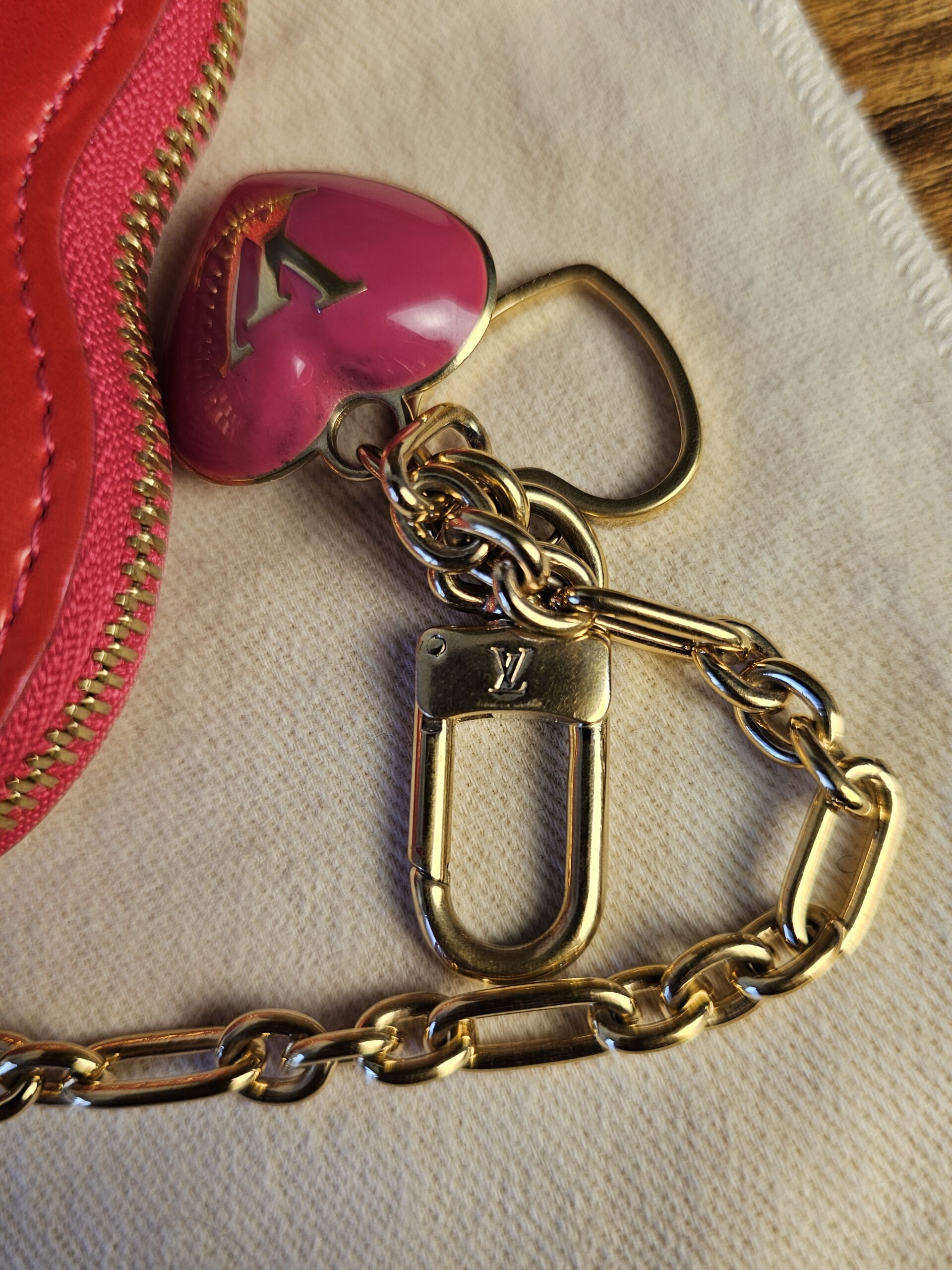 Vernis Heart Coin Purse - Image 11