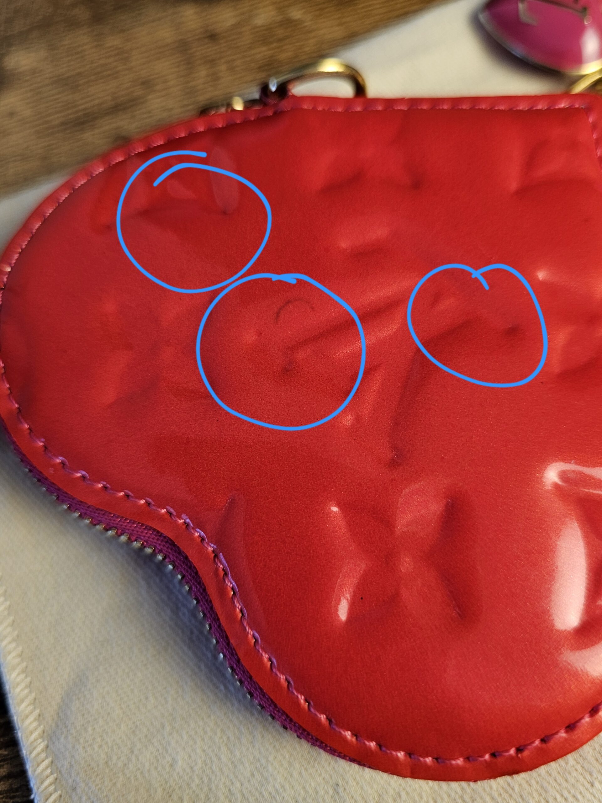 Vernis Heart Coin Purse - Image 12