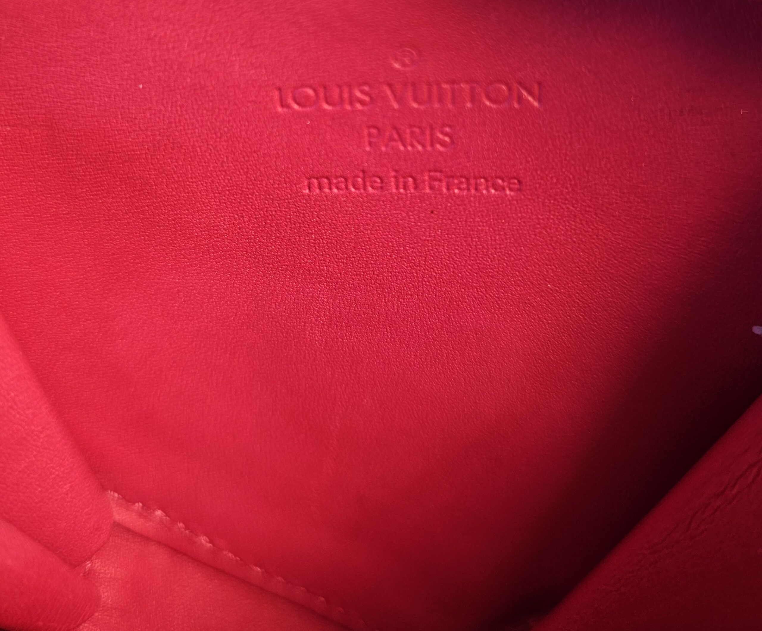 Vernis Heart Coin Purse - Image 13