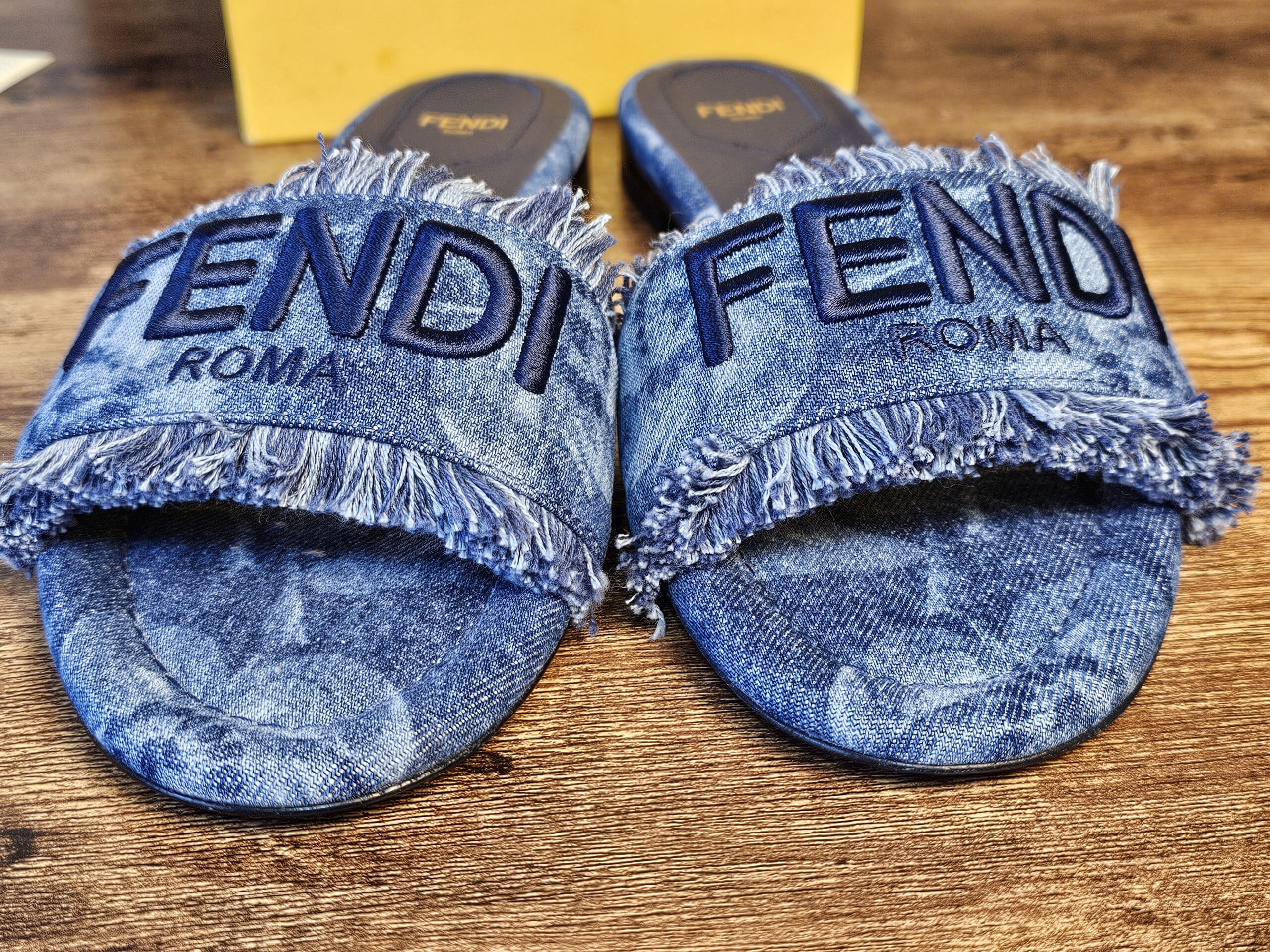 Denim slides with fringe - Image 10