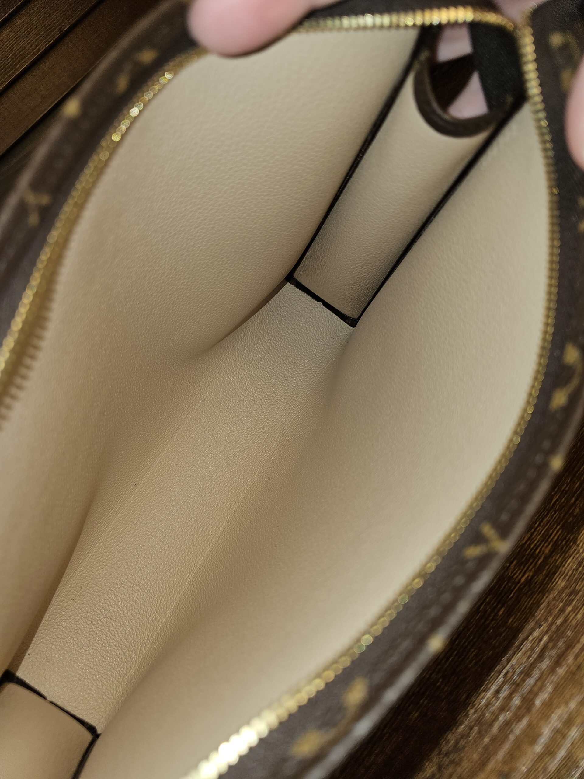 Tolietry 26 Monogram - Image 12