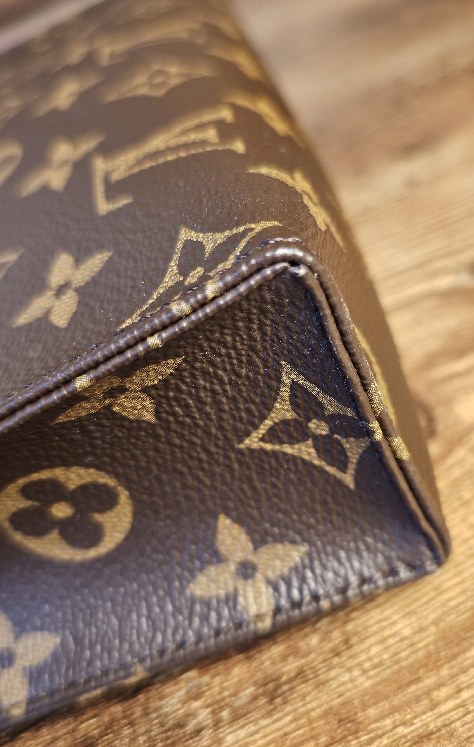 Tolietry 26 Monogram - Image 16