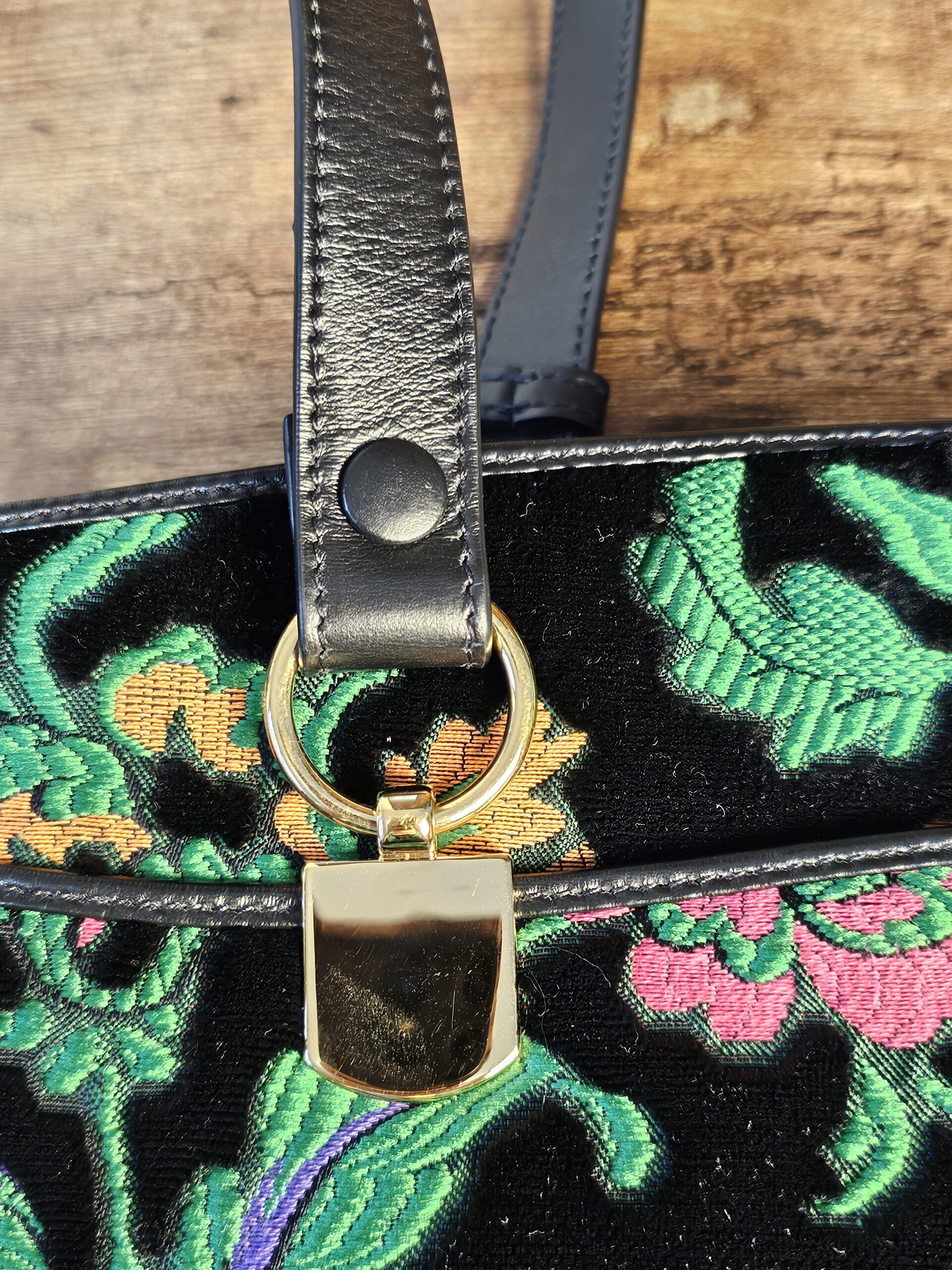 Arli Shoulder Bag - Image 11