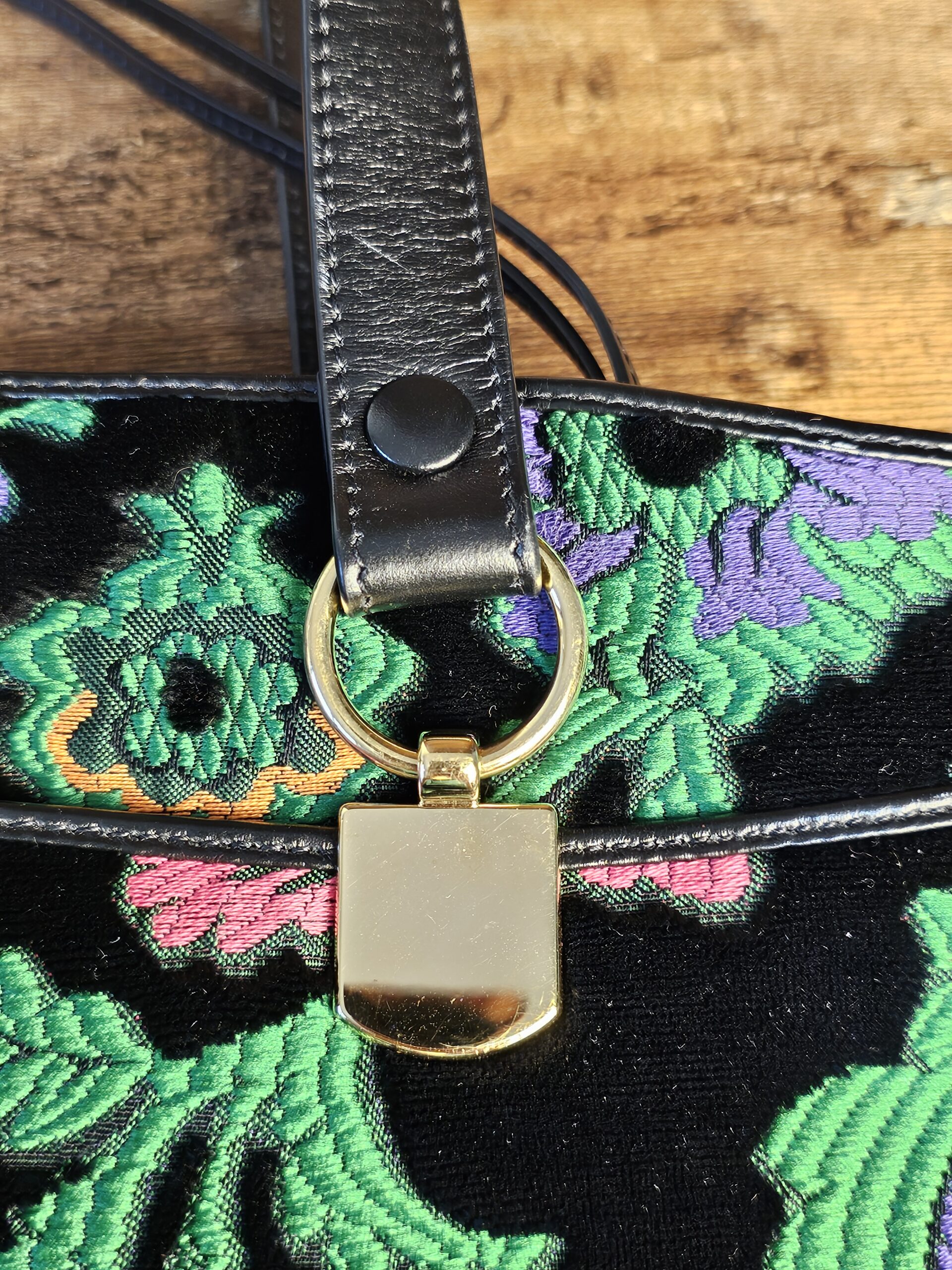 Arli Shoulder Bag - Image 12