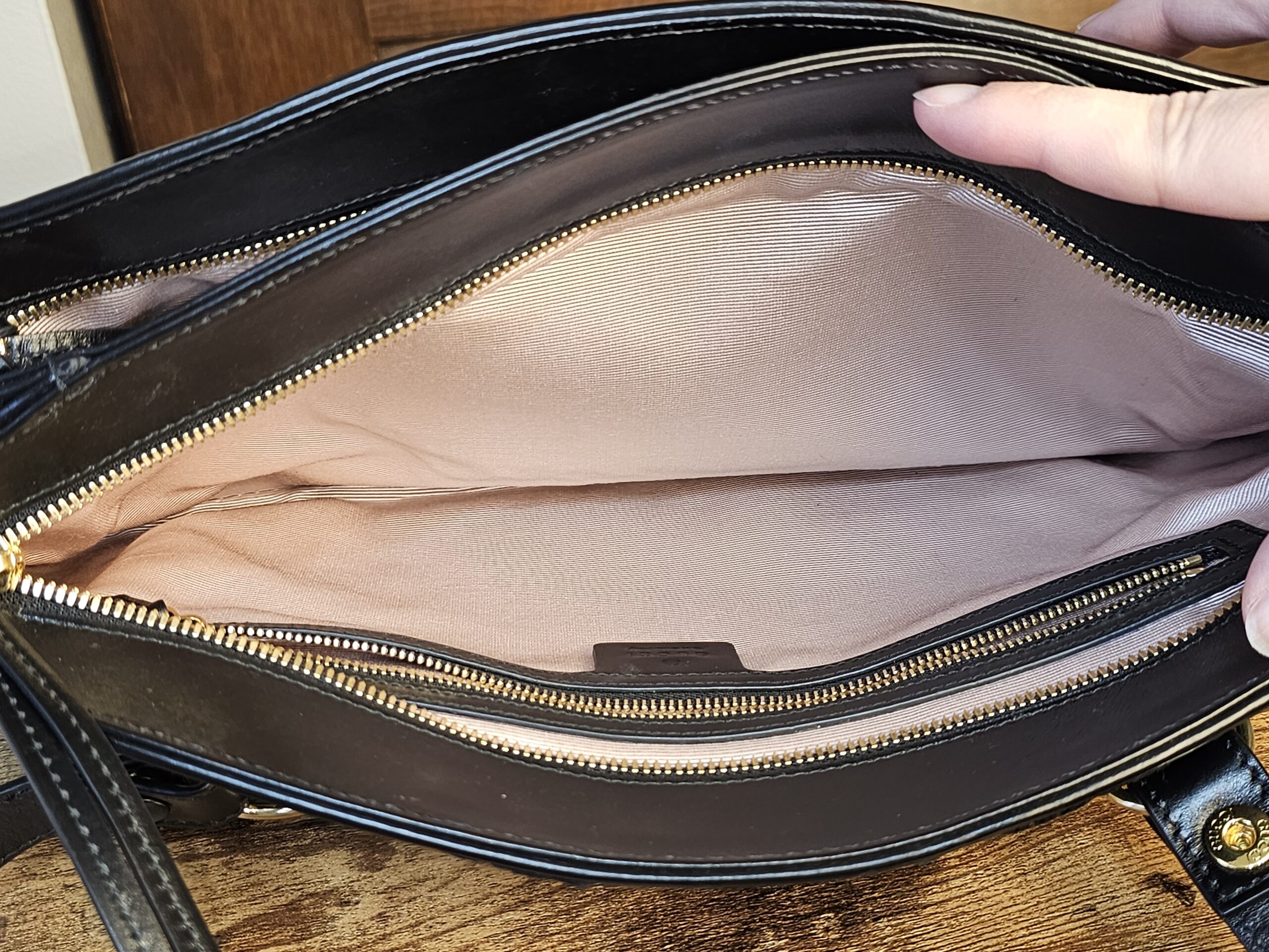 Arli Shoulder Bag - Image 23