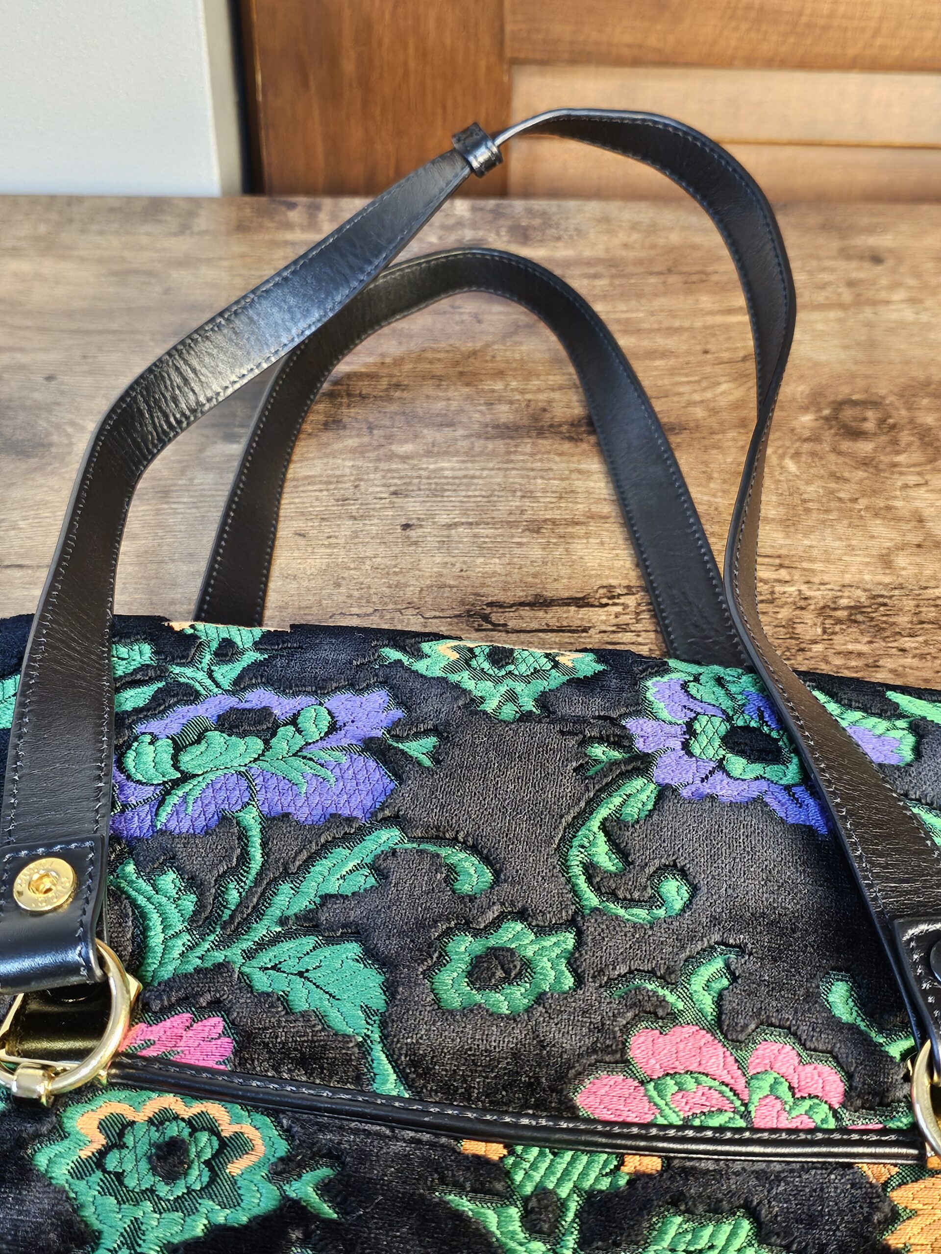 Arli Shoulder Bag - Image 29