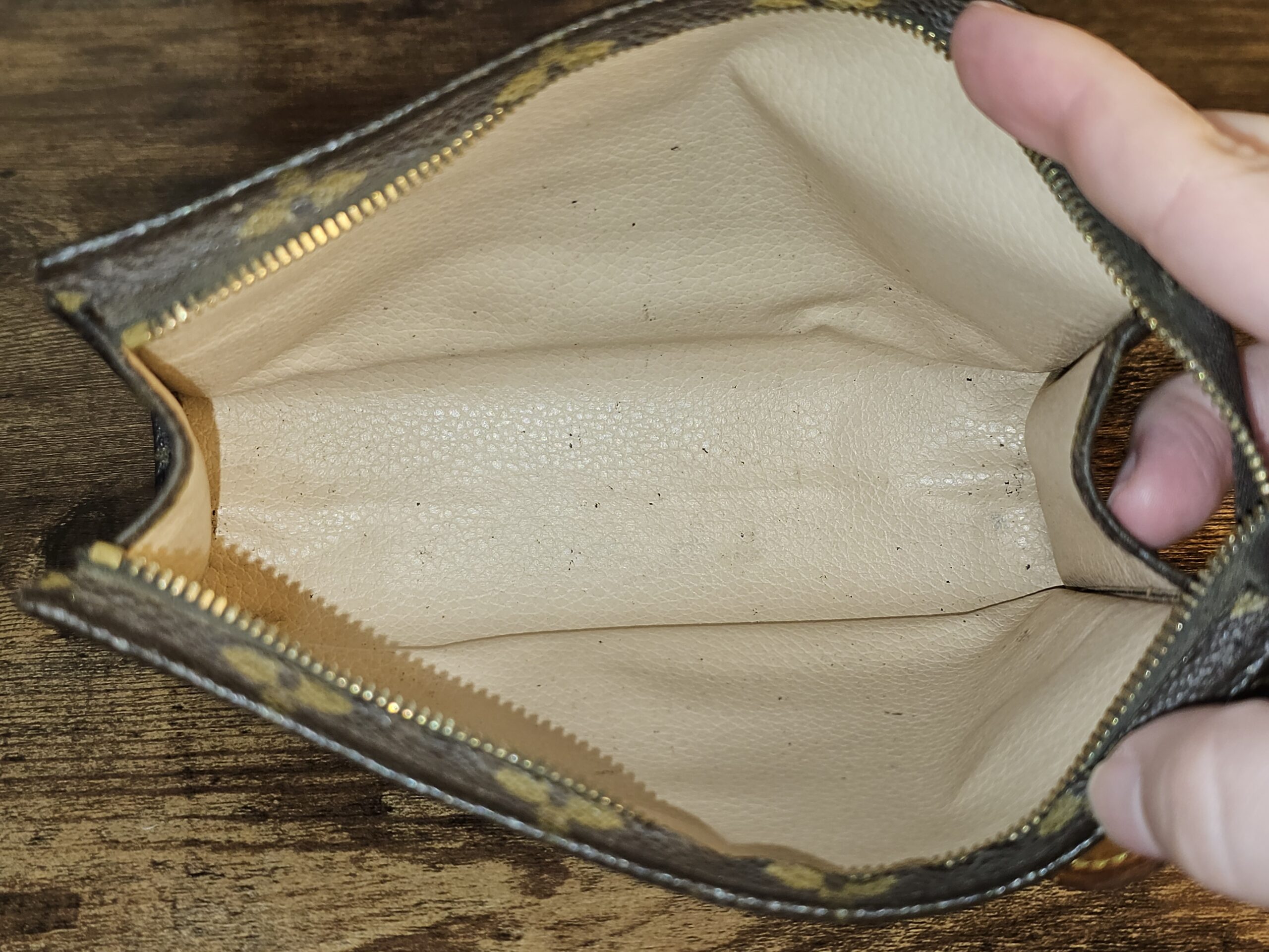 Tolietry 19 Monogram - Image 12