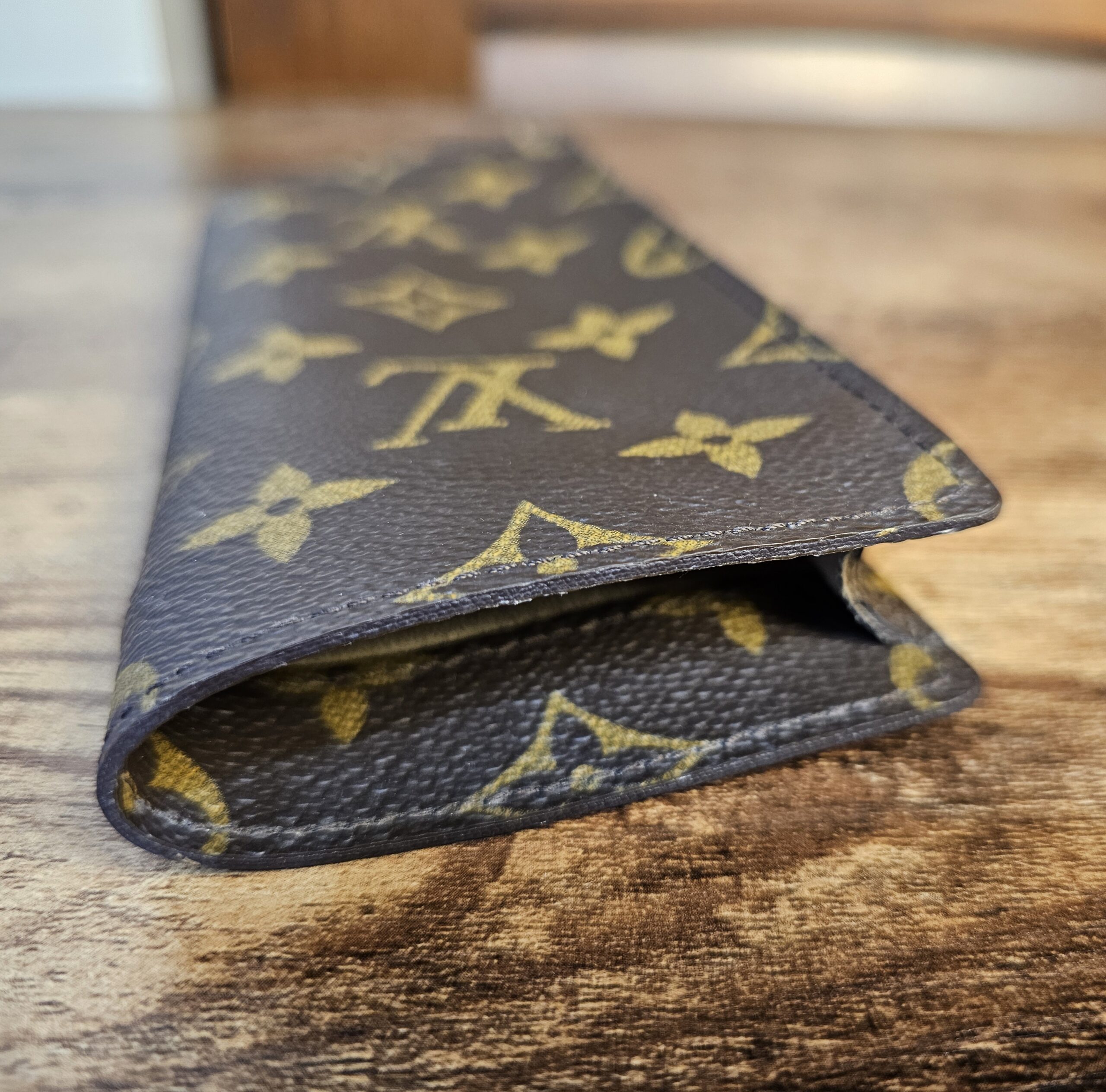 Euti Sunglasses Case - Image 4