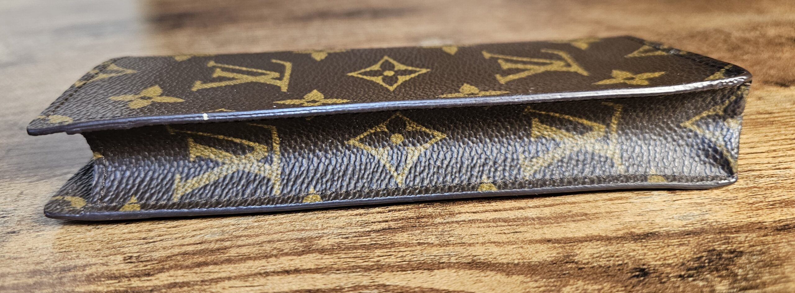 Euti Sunglasses Case - Image 5