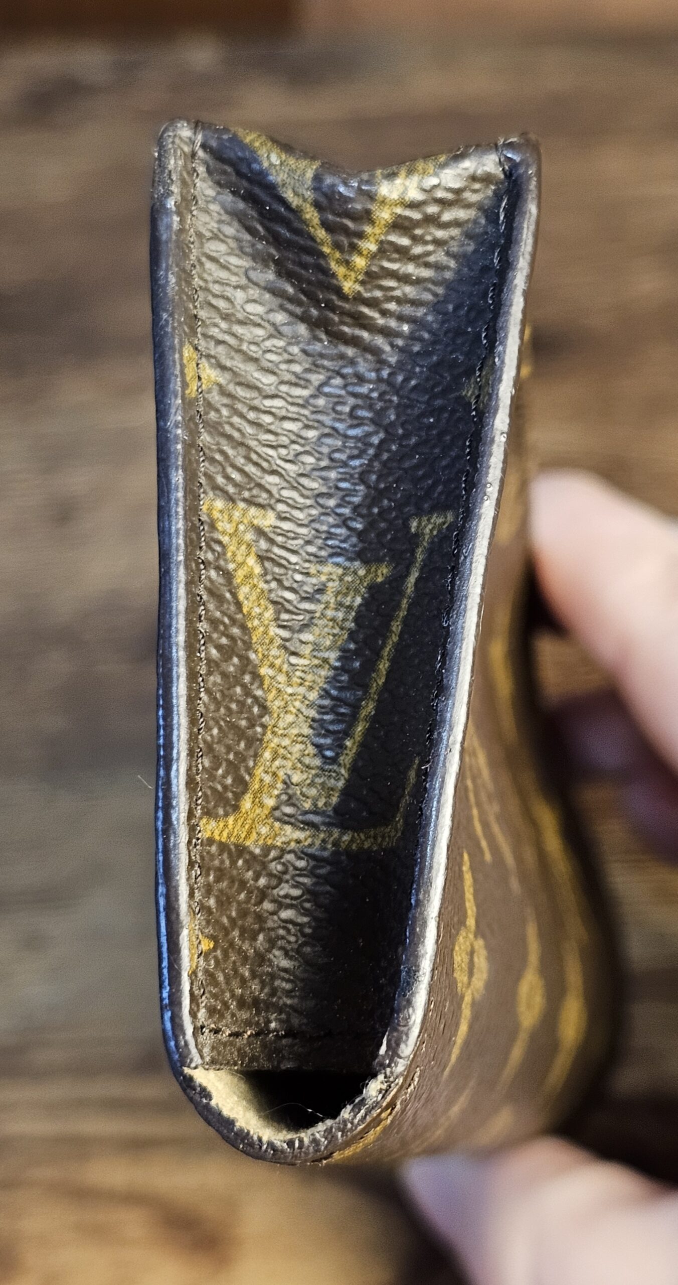 Euti Sunglasses Case - Image 7