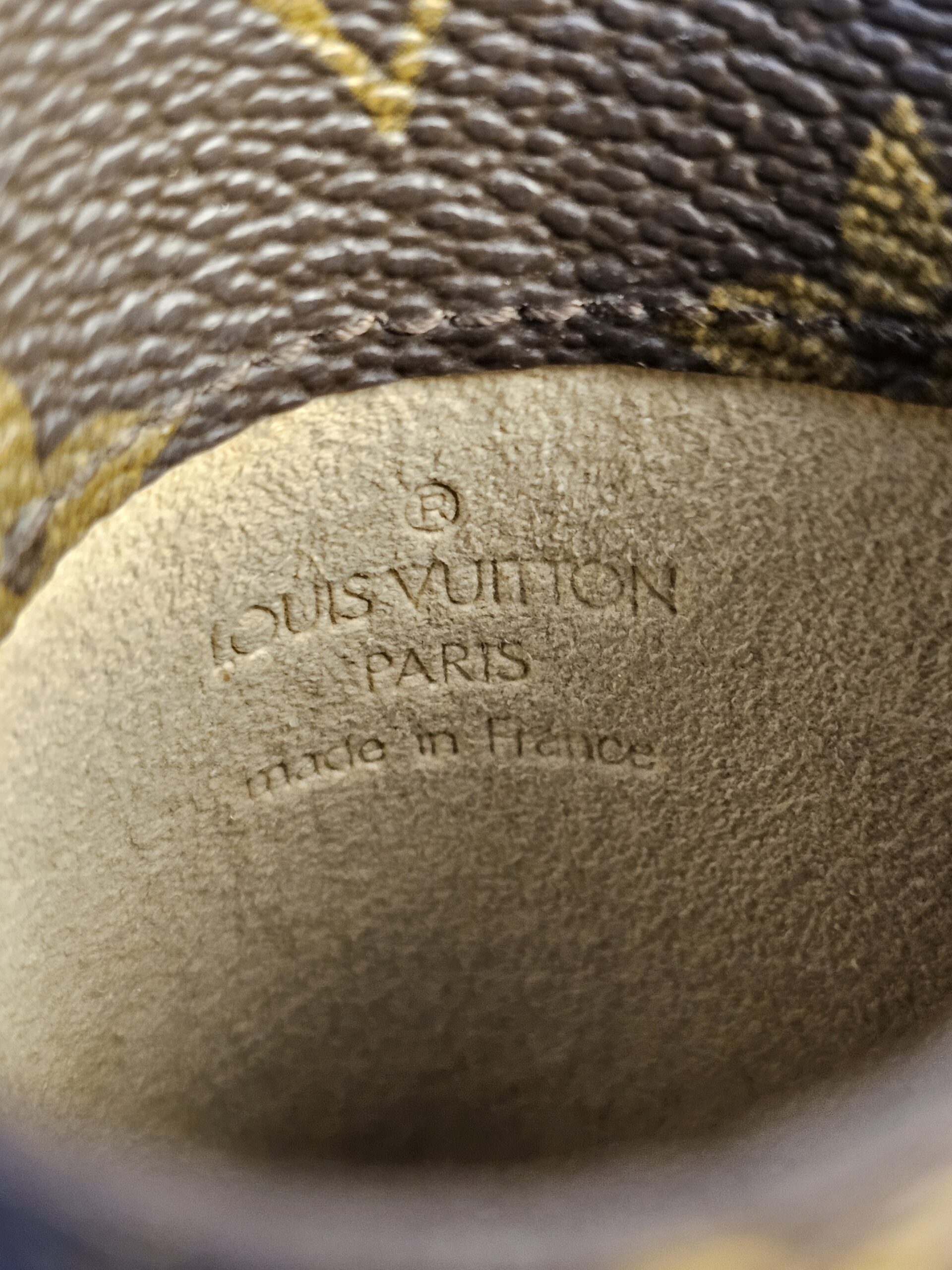 Euti Sunglasses Case - Image 8