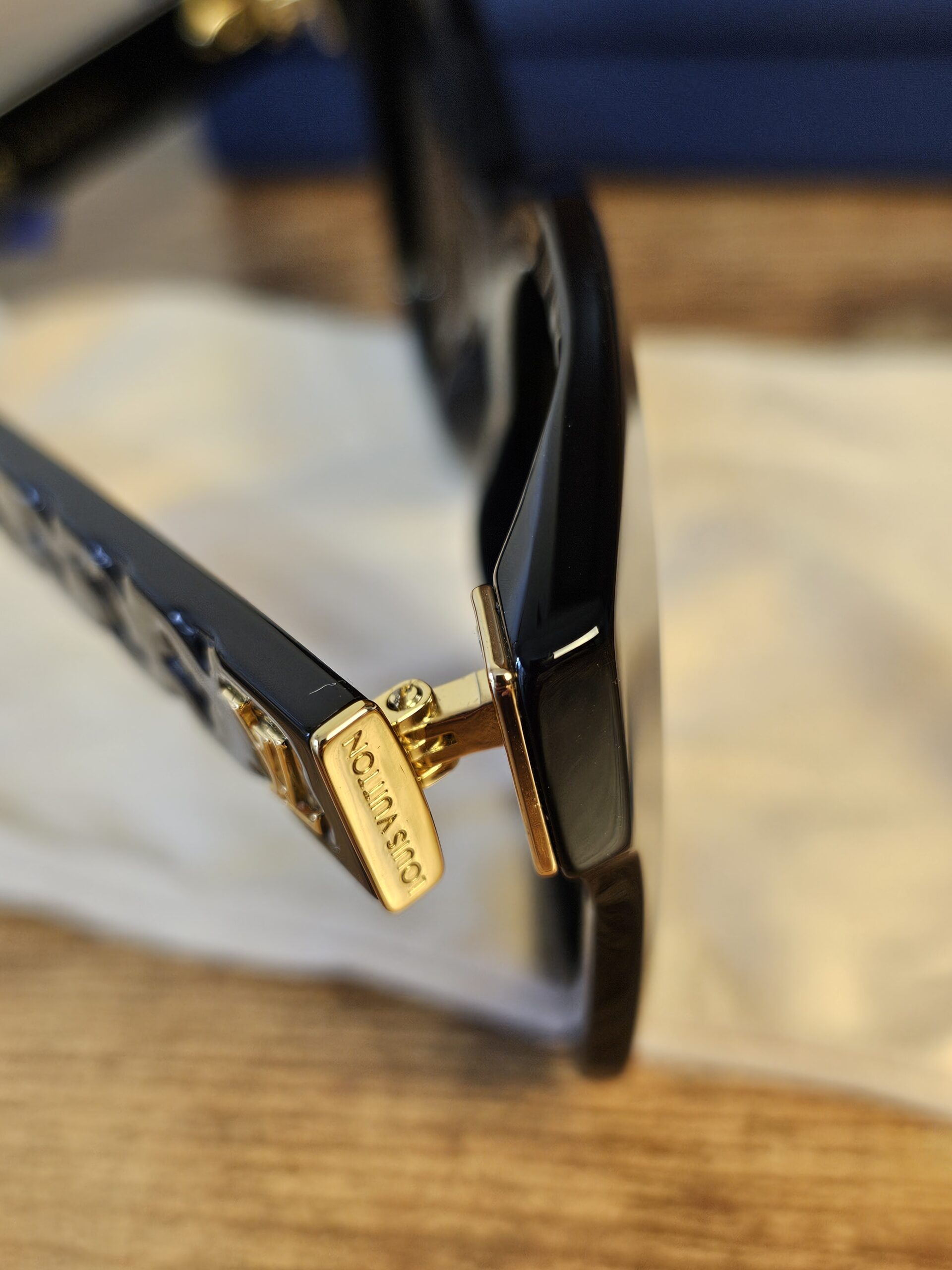 Empreinte Light Round Sunglasses - Image 6