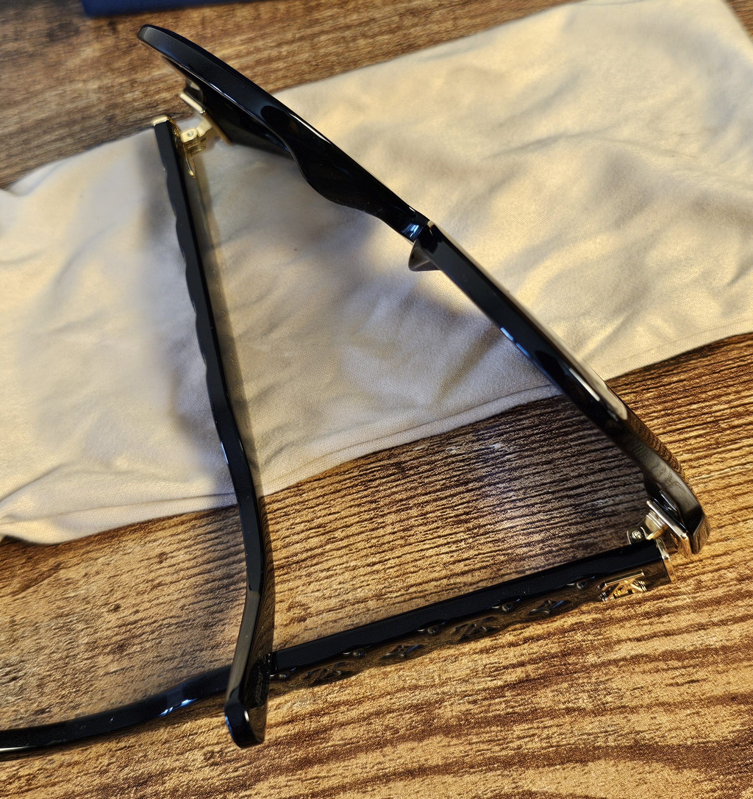 Empreinte Light Round Sunglasses - Image 9